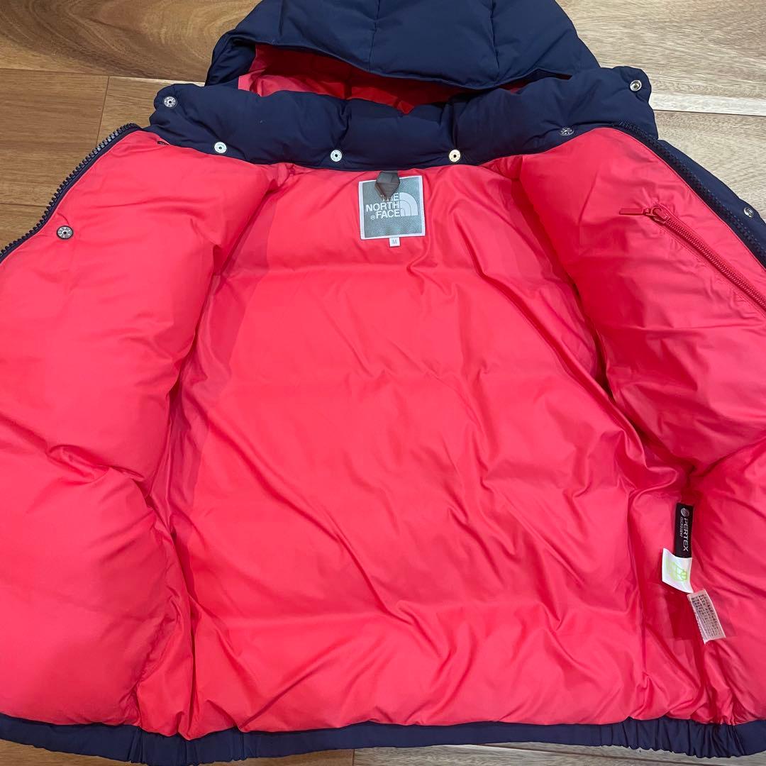 《美品》THE NORTH FACE キャンプシエラショートダウン　紺x赤
