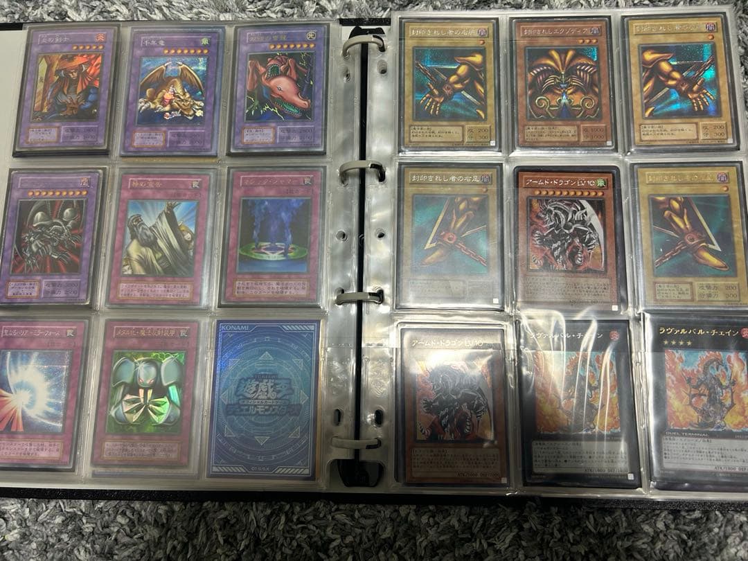 遊戯王　青眼の白龍　ブラックマジシャン　等ファイルセット　完全引退品