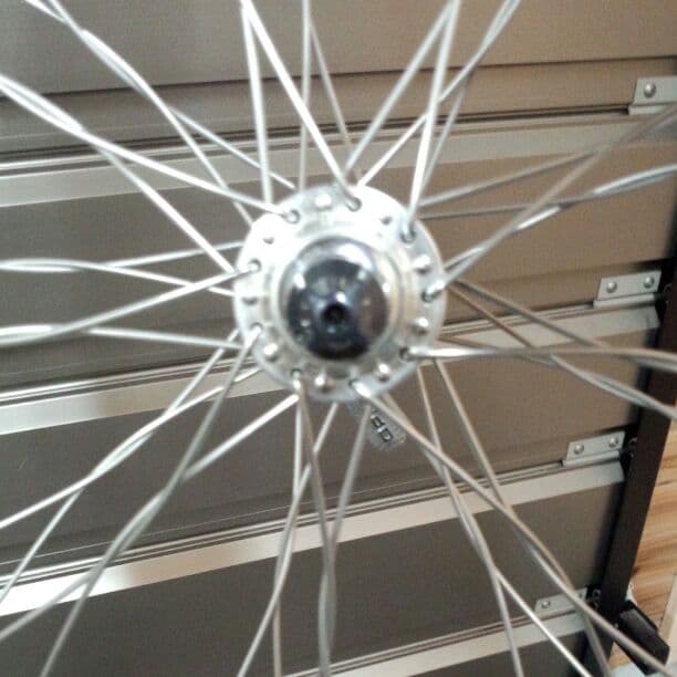 手組みフロントねじりモランボン組 スポークを）ねじるんだよ」”モランボン組み” | ブローチャーズ