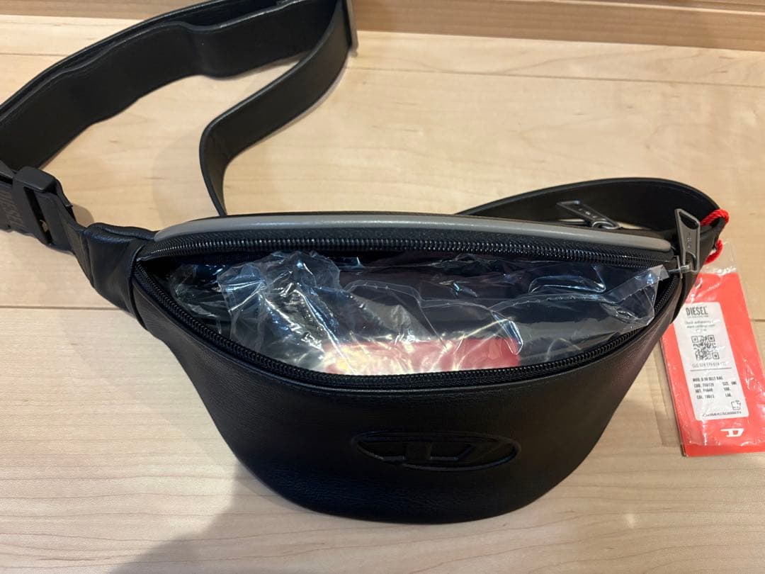 DIESEL ボディバッグ Dロゴ エンボス ディーゼル ショルダー