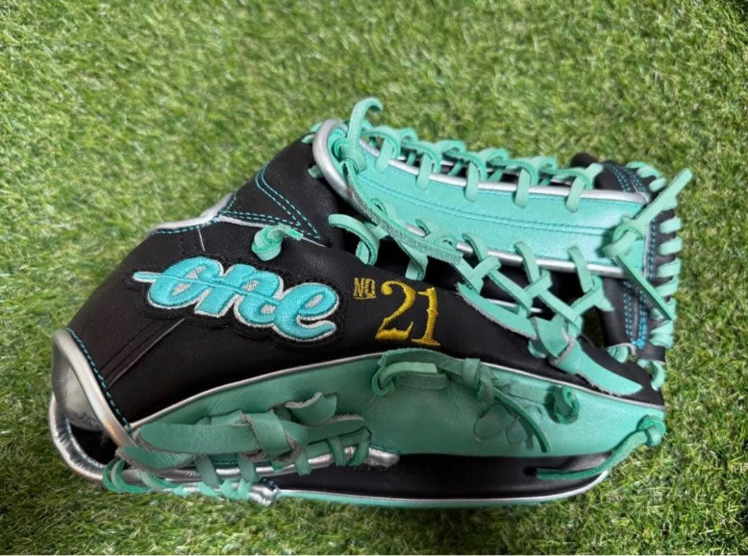 ワンオブジアンサー 硬式 外野手用 グラブ 万波モデルの通販はau PAY