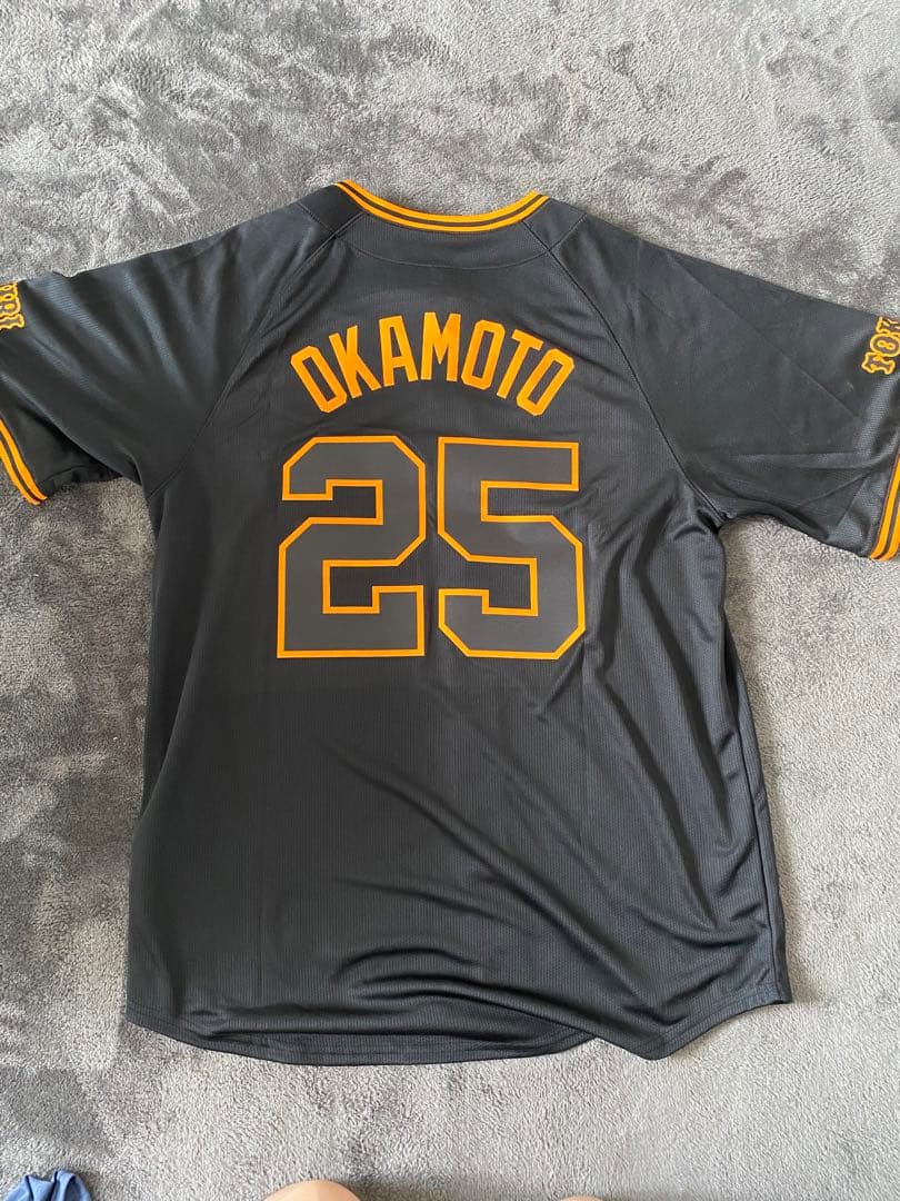 読売ジャイアンツ 岡本和真 3rdユニフォーム Mサイズ - メルカリ