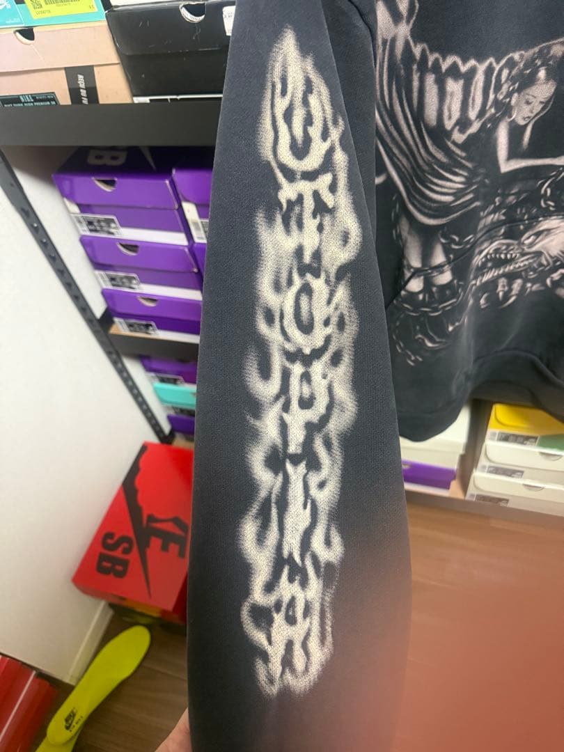 travis scott トラヴィススコット　パーカー　Lサイズ新品