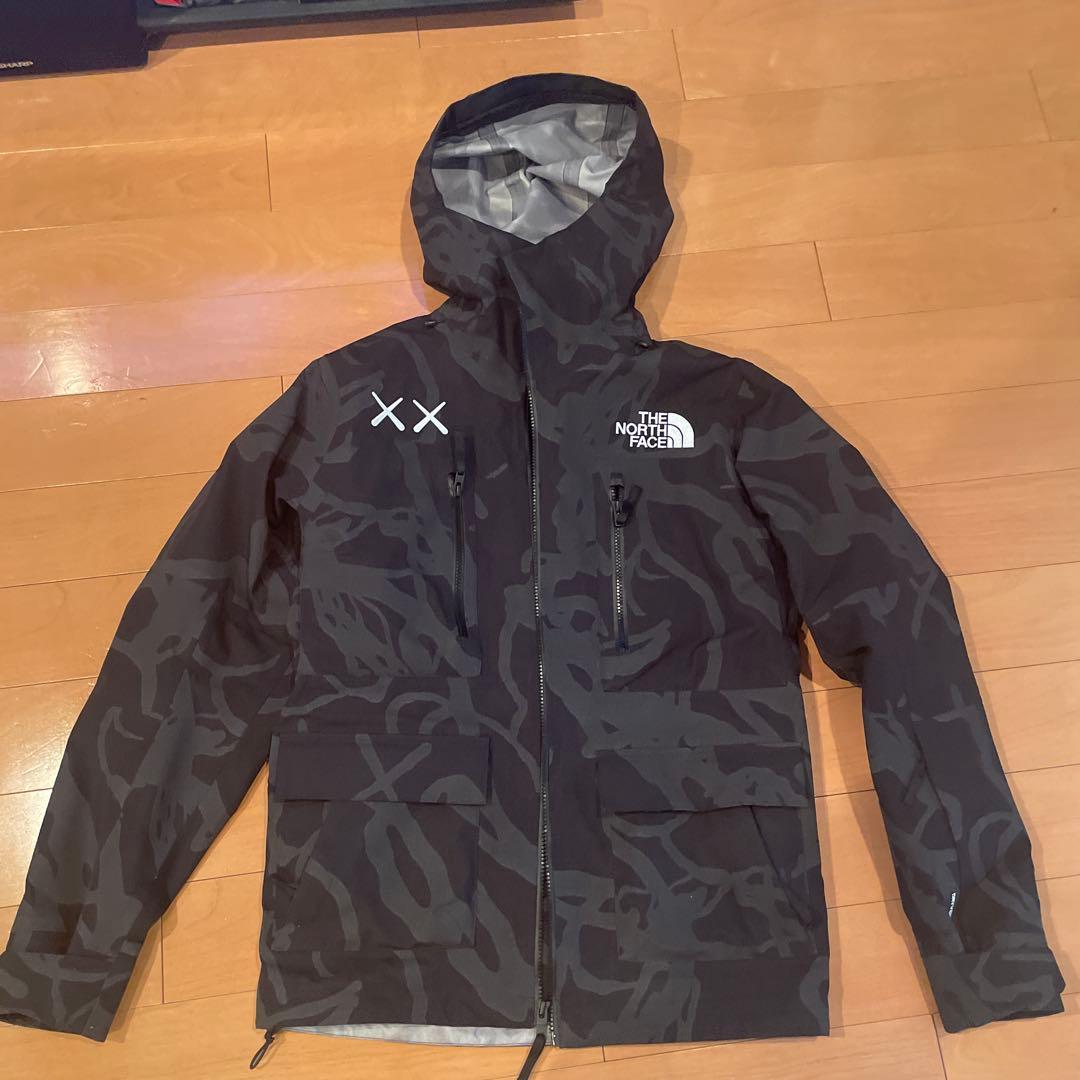ジャケット・アウター The North Face KAWS Freeride Jacket XS The North Face X KAWS Freeride Jacket LIMITED 3M Dragline Print