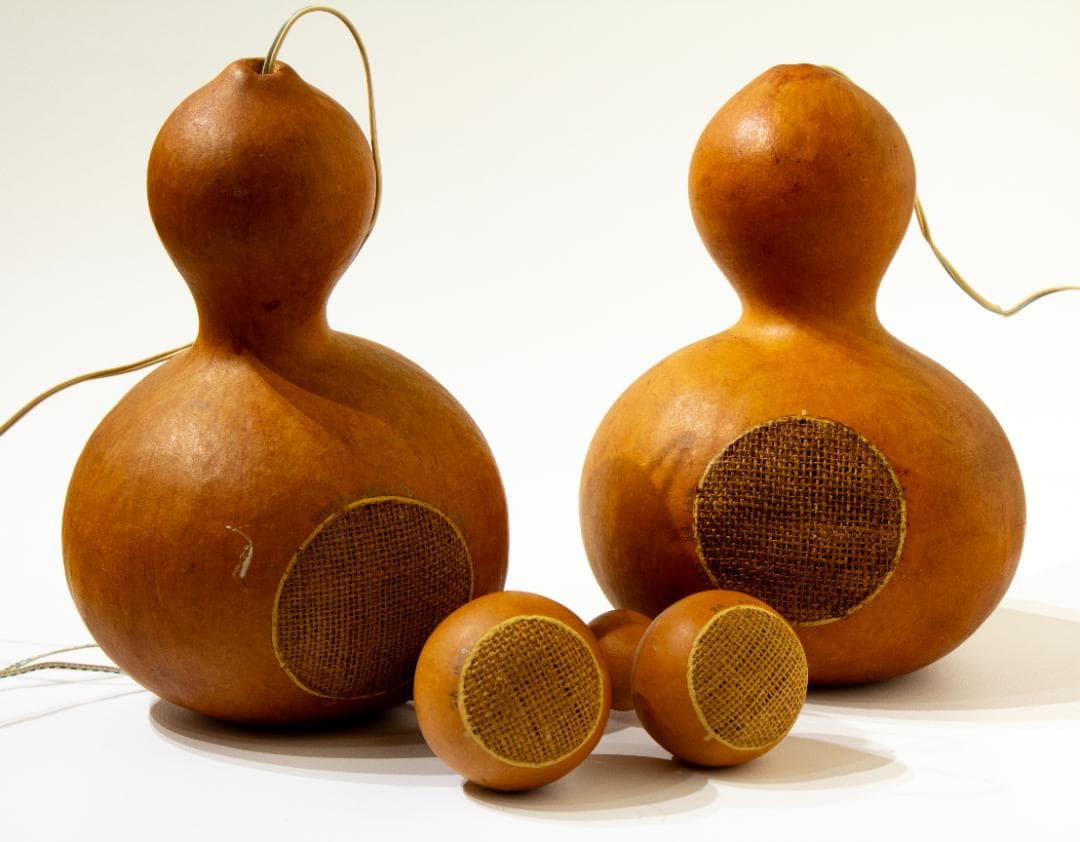 ひょうたんスピーカー 大小セット 秋元しゅうせい ひょうたんスピーカー / 秋元しゅうせい – 新得町のカフェ | THE YARD