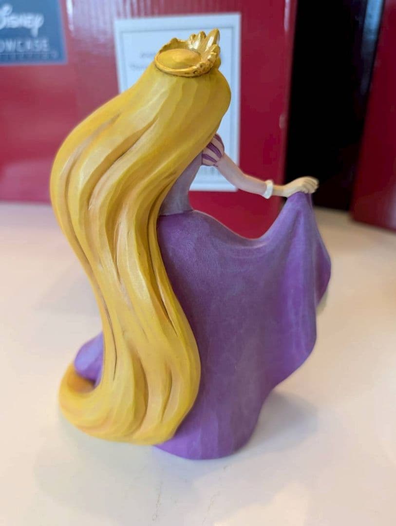 ディズニートラディション　　エネスコ　ラプンツェル　フィギュア