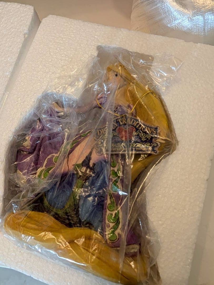 ディズニートラディション　　エネスコ　ラプンツェル　フィギュア