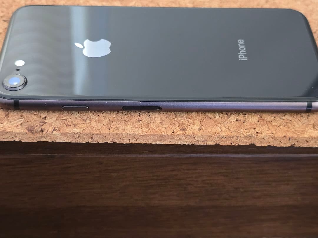 Apple iPhone 8 ブラック 容量64GB - メルカリ