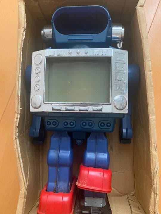 1985年製造の「ニューテレビロボット」です