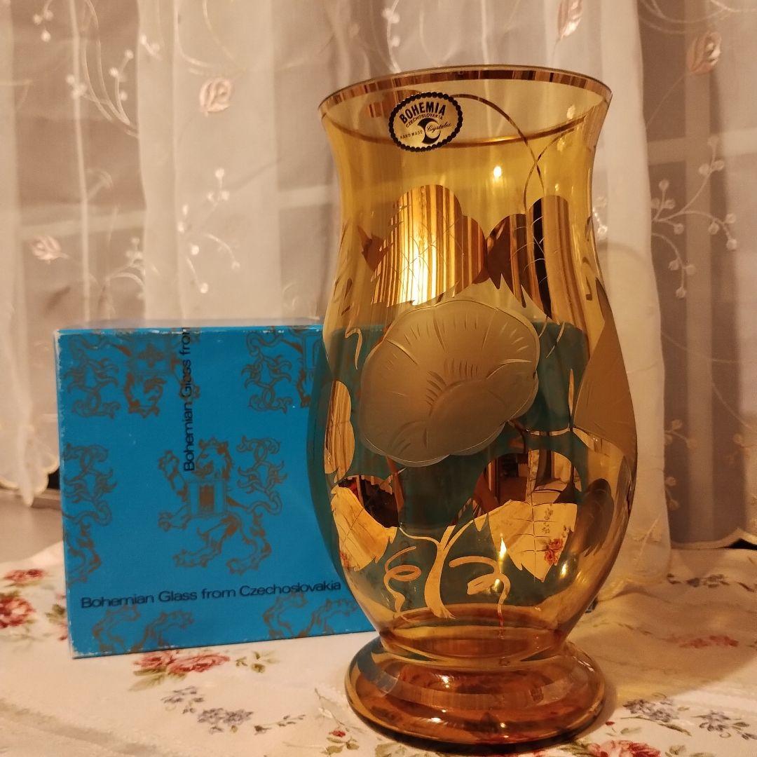 ボヘミアの花瓶（アンバーガラス×金彩） - メルカリ