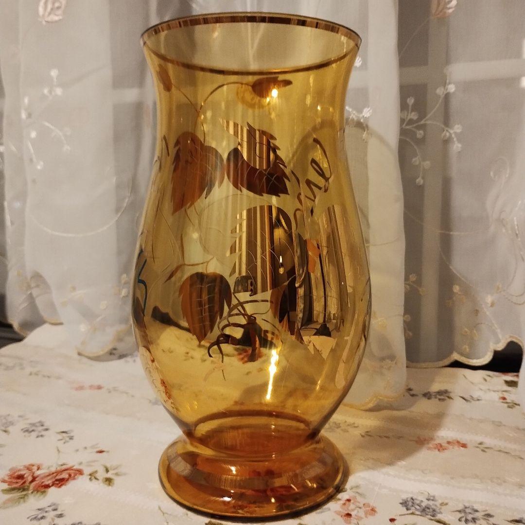 ボヘミアの花瓶（アンバーガラス×金彩） - メルカリ