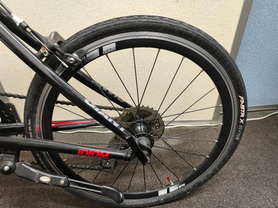 GIANT IDIOM Mサイズ 20インチ ブラック/レッド