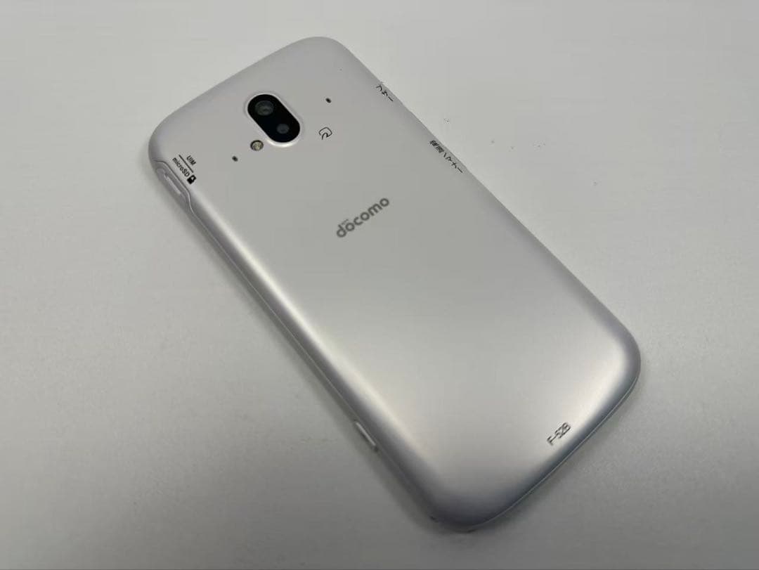 美品 NTT docomo らくらくスマートフォン F-52B ホワイト - メルカリ