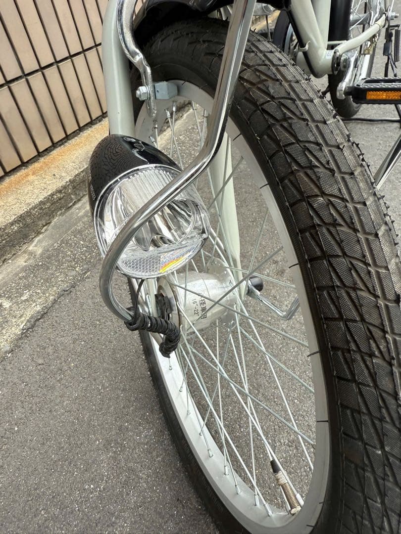 大阪限定】小径自転車 ライトグレー 前部バスケット付き - メルカリ