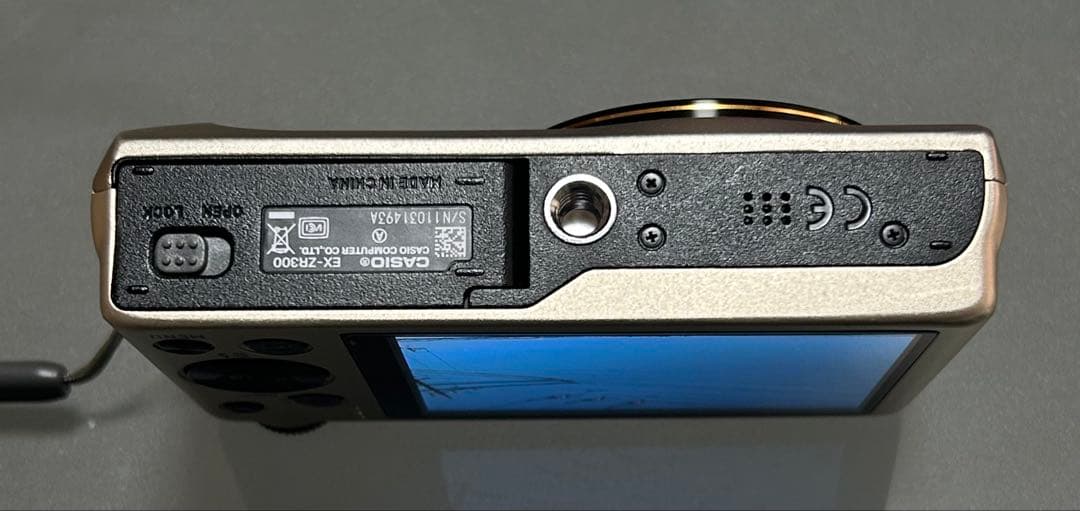 CASIO EXILIM EX-ZR300 HS バッテリー2個・ケース付 - メルカリ