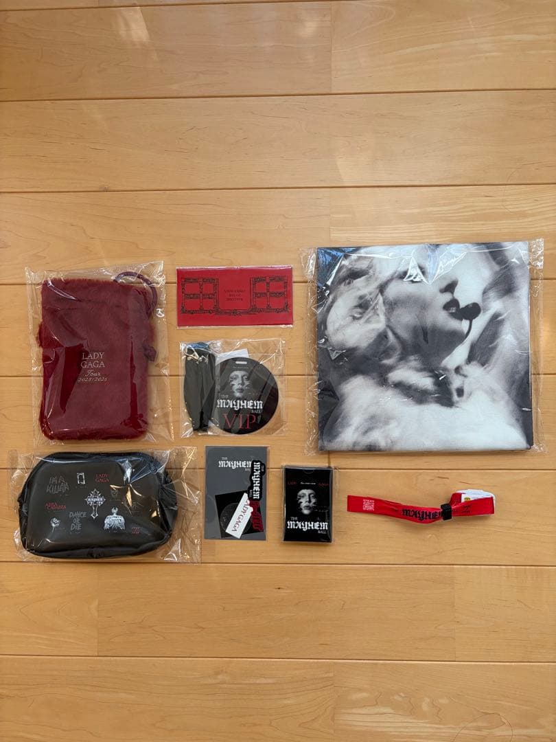 Lady Gaga The MAYHEM Ball VIP GOLD 限定グッズ