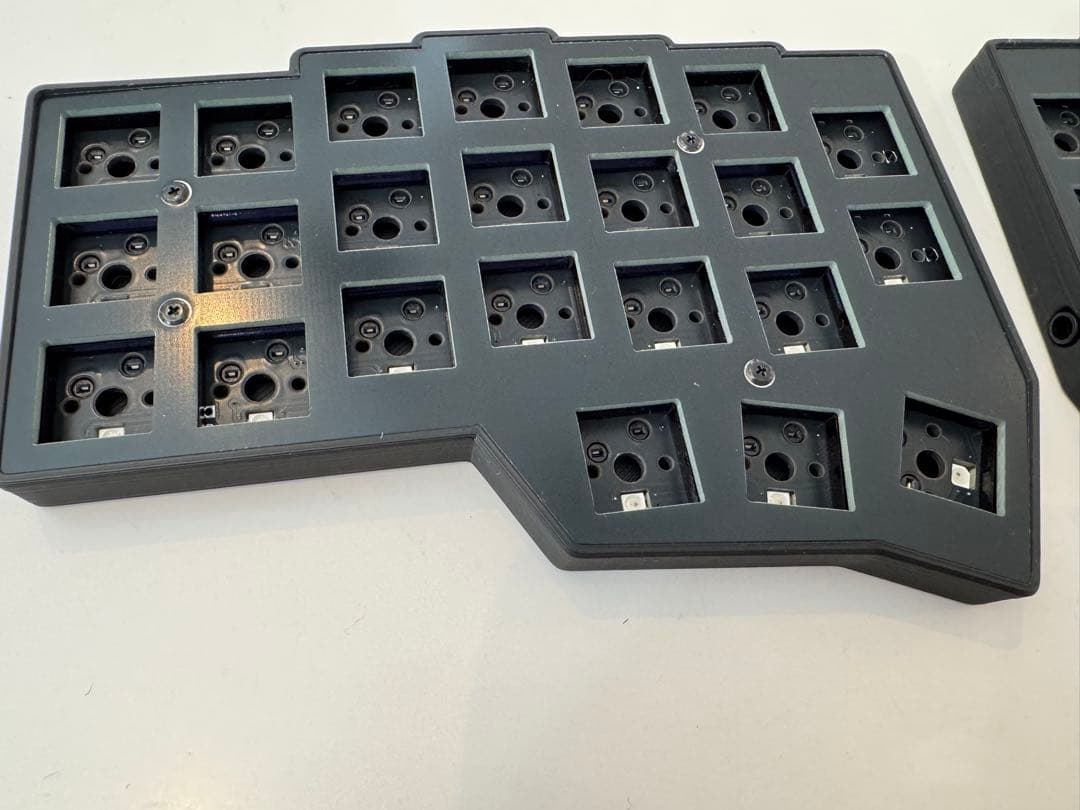 新品】 corne v4 cherry 完成品keychron静音、ケーブル付 - メルカリ