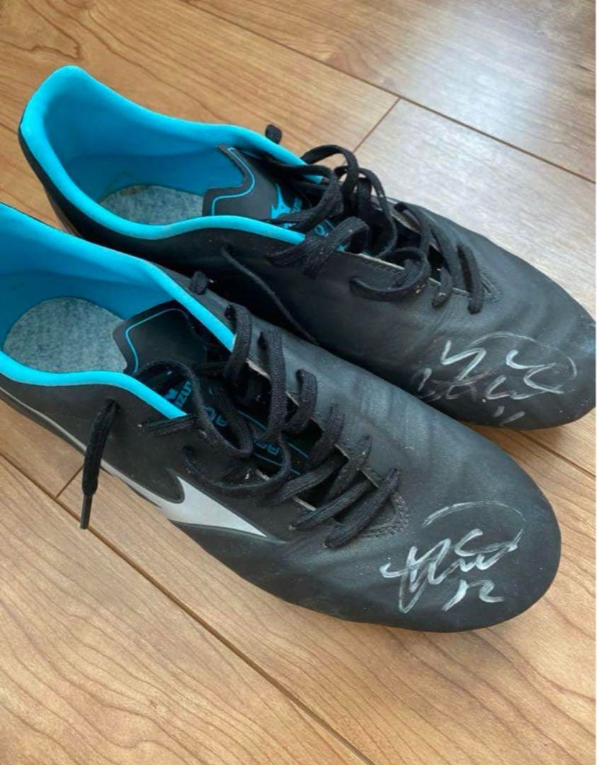 阿部勇樹選手　サイン入りスパイク レッドボルテージ限定】阿部勇樹 直筆サイン入りカードプレゼント企画