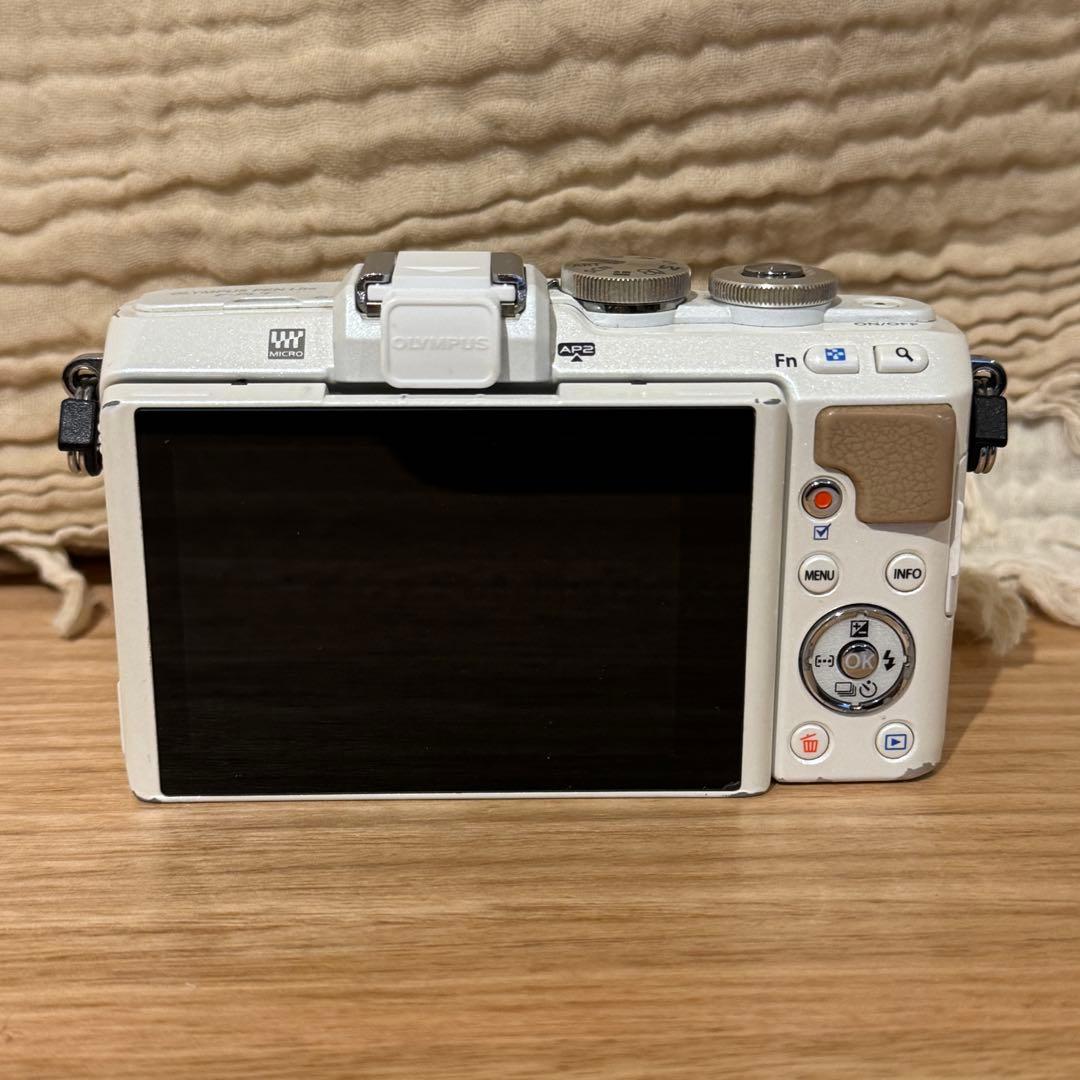OLYMPUS PEN E-PL7 ホワイト 本体 ジャンク - メルカリ