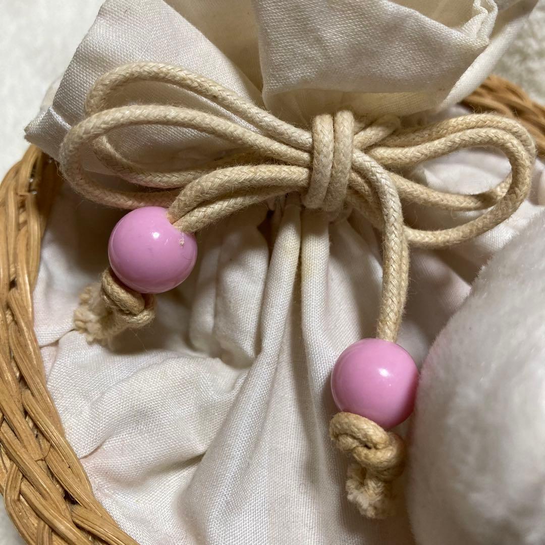 サンリオ　ハローキティ　vivitix マスコット付き　巾着　小物入れ　カゴ