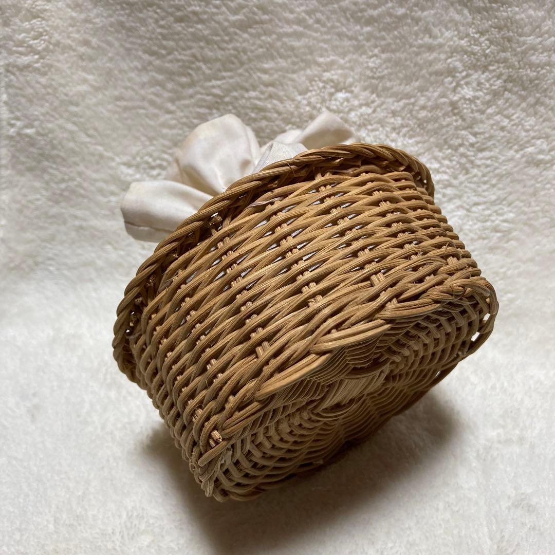 サンリオ　ハローキティ　vivitix マスコット付き　巾着　小物入れ　カゴ