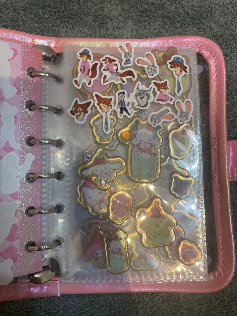 【コギャルキティシール帳　バインダー付き】サンリオ　ズートピア　シール帳ランダム