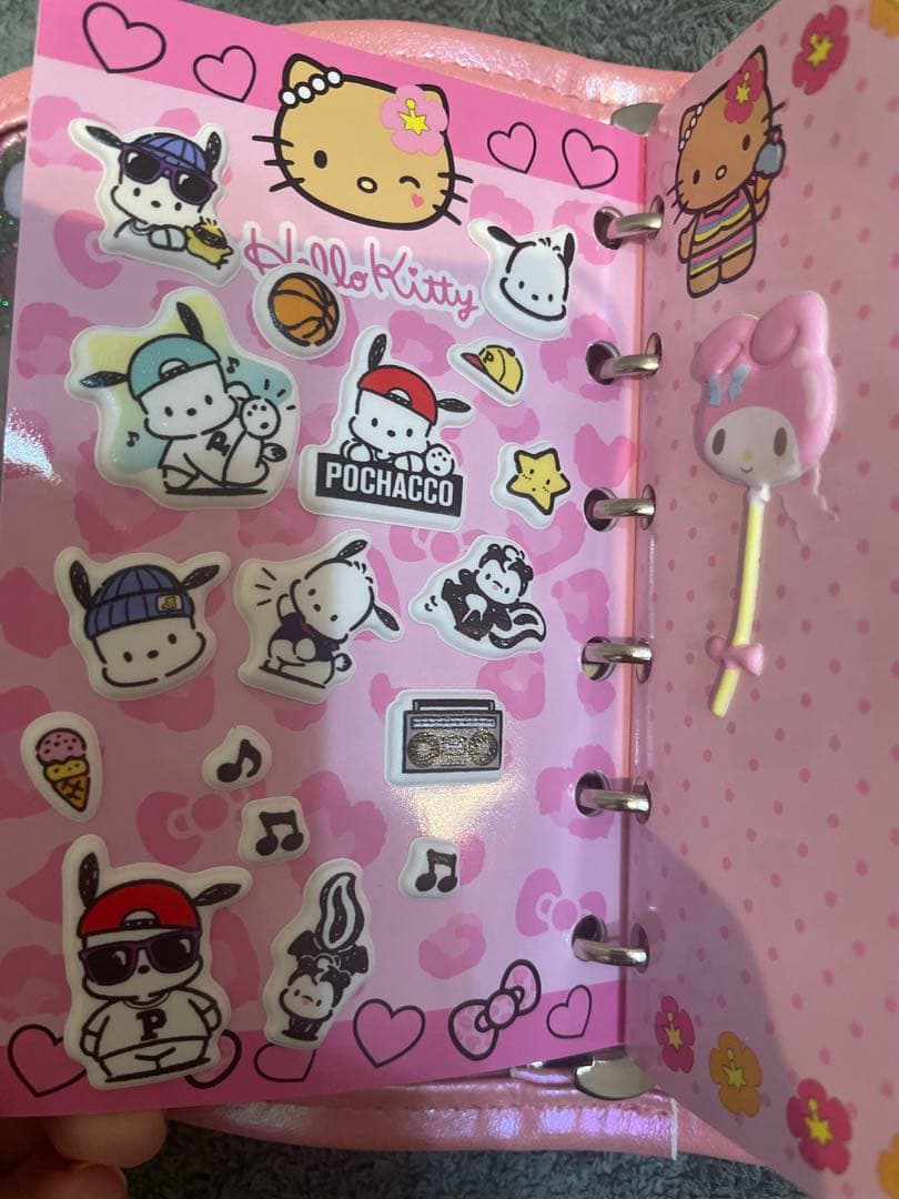 【コギャルキティシール帳　バインダー付き】サンリオ　ズートピア　シール帳ランダム