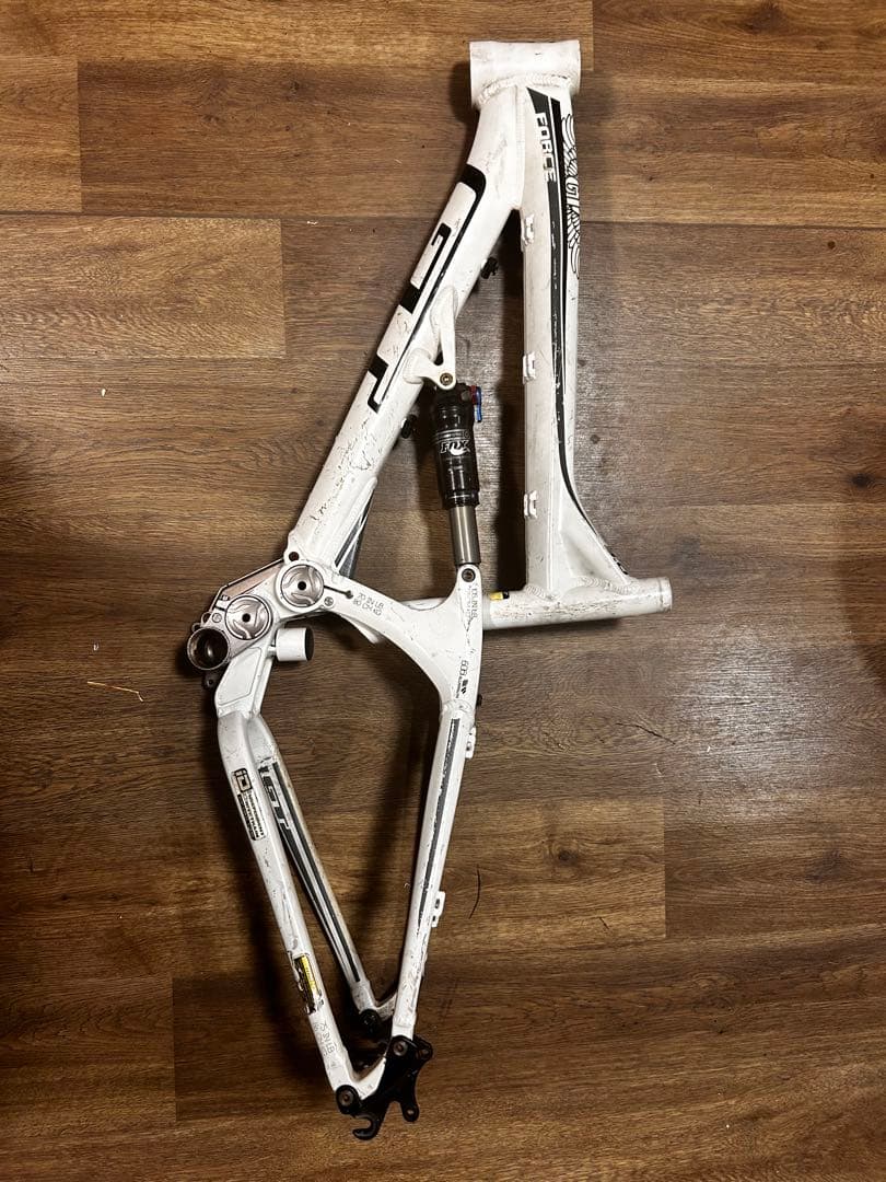 新品 26インチ ホイール Velocity × Gran Compe フロントの通販はau