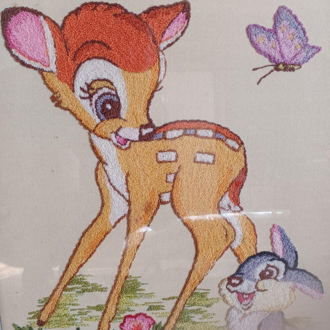 *  　バンビと　たわむれるウサギ  　*