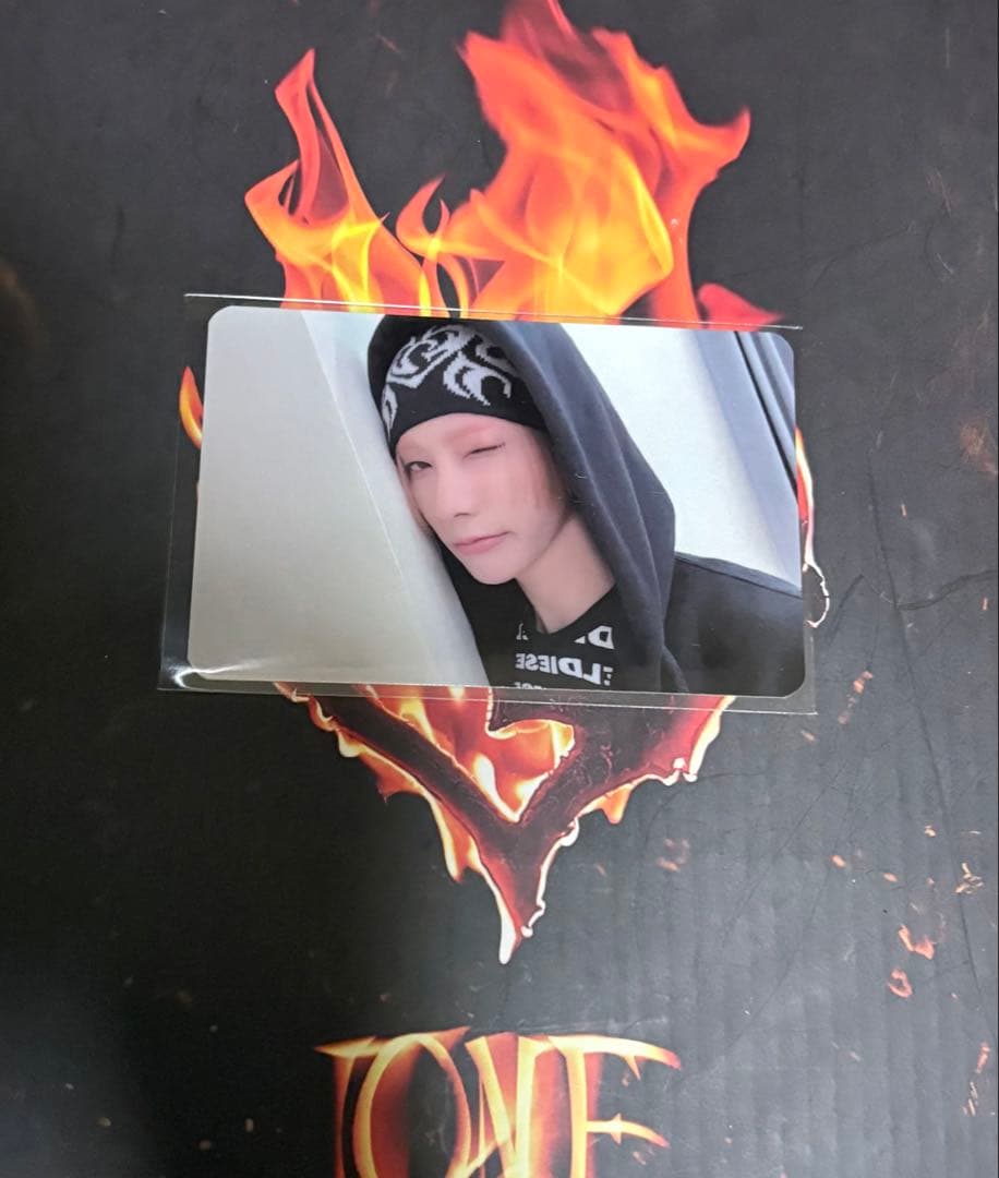 出回りなし XLOV b.stage+ ルイ トレカ 미공개 포토카드 - メルカリ