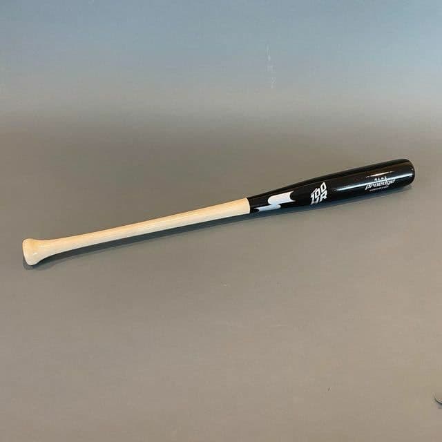 【100本限定】岡本和真 100本塁打記念オーセンティックバット ジャイアンツ 巨人】岡本和真の通算100本塁打記念グッズの発売 - スポーツ報知