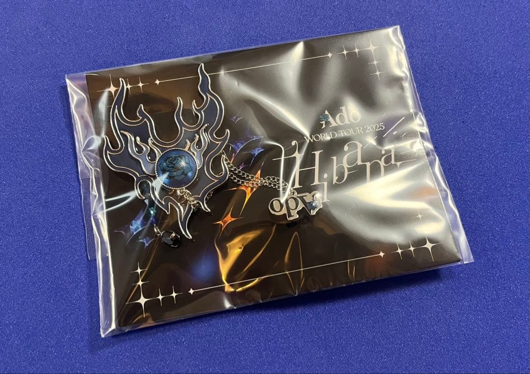 【大幅値下げ】Ado ブローチ(新品未開封) & ペンライト(美品)特別セット