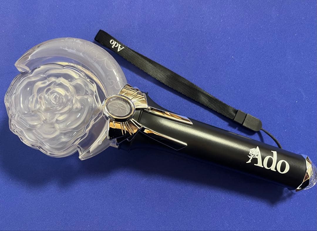 【大幅値下げ】Ado ブローチ(新品未開封) & ペンライト(美品)特別セット