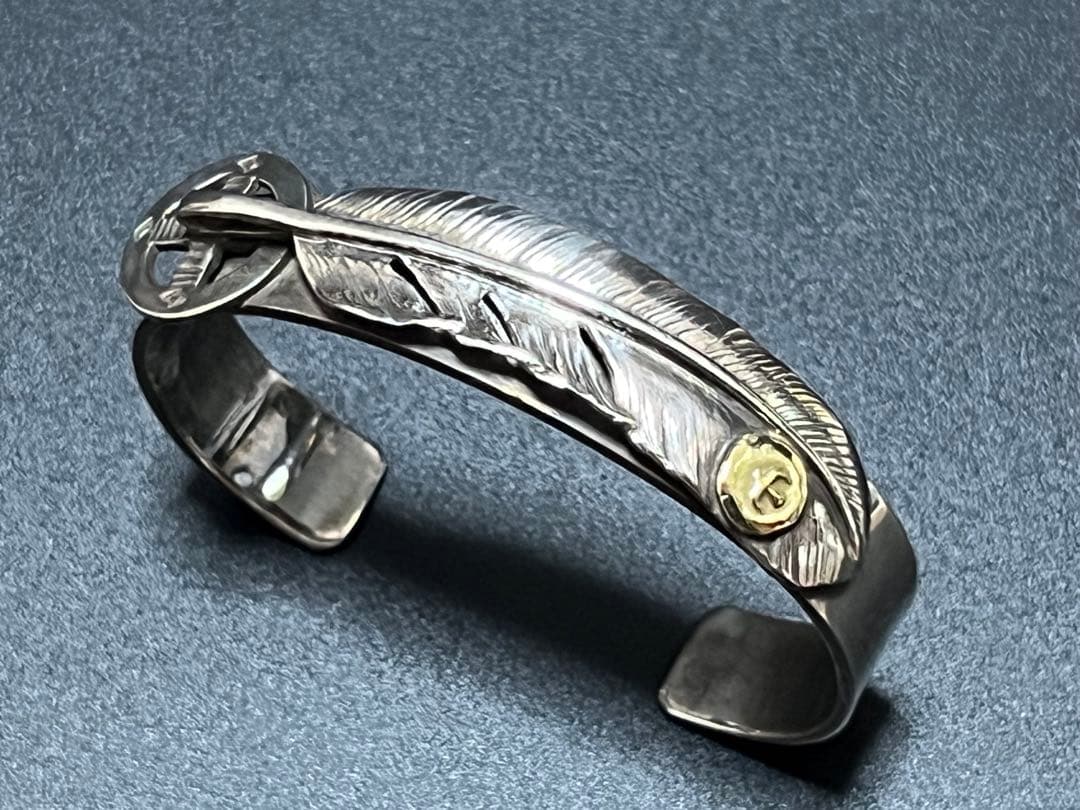 ゴローズ goro's K18メタル特大フェザーブレスOLDバングル - メルカリ