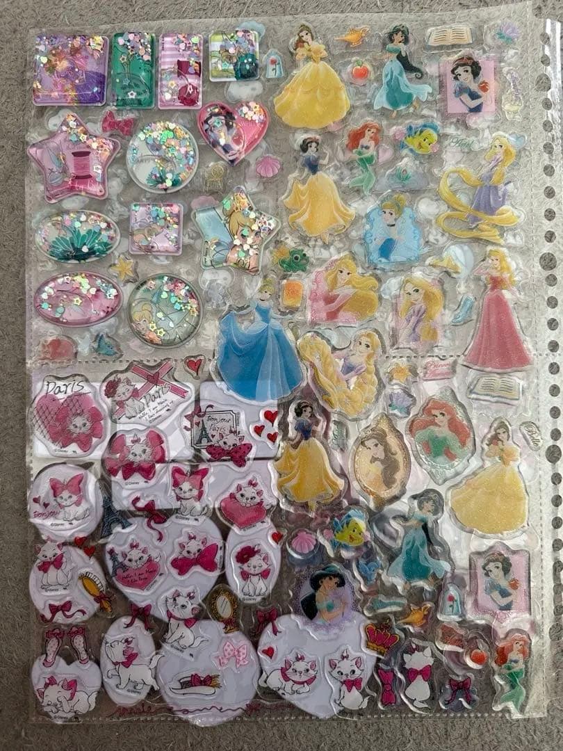 【完成品】シール帳　サンリオ　ラブブ　たまごっち　　その他もたくさんあります！