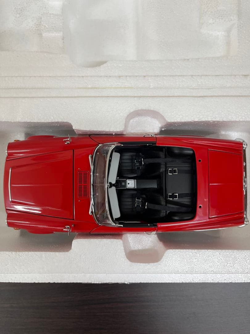 オートアート1/18 ダットサン フェアレディ2000 SR311 レッド