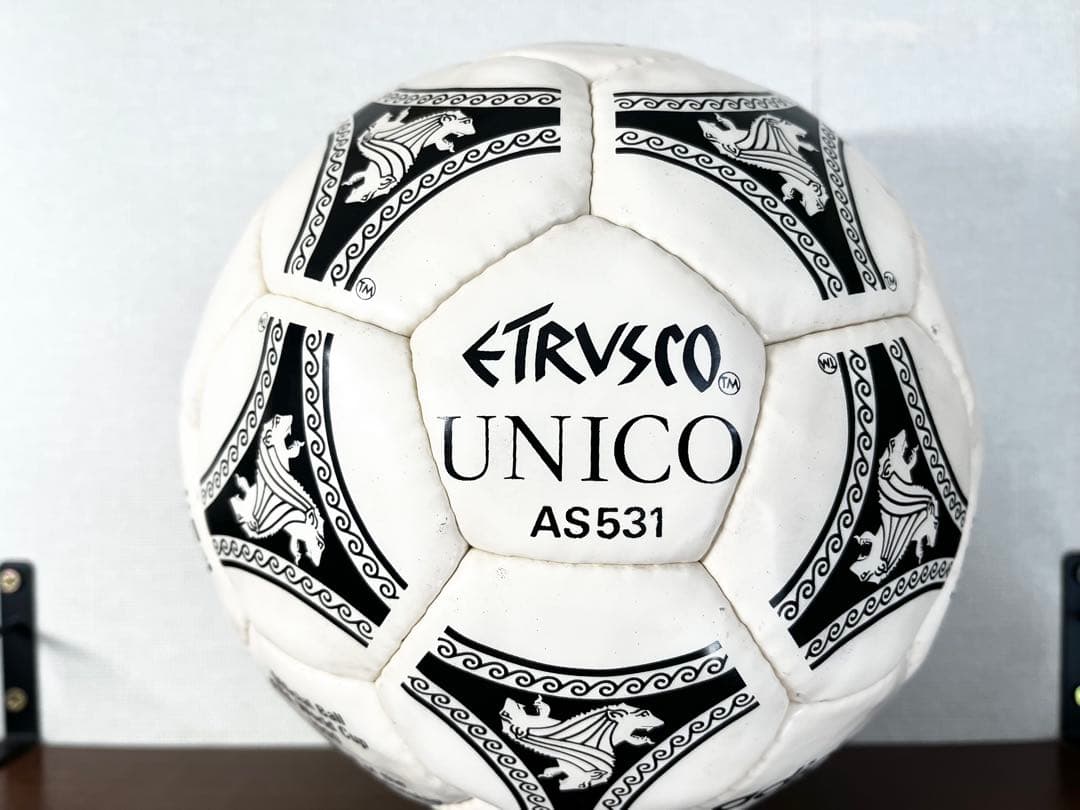 adidas Wカップ公式ボール イタリア大会 1990年 アディダス - メルカリ