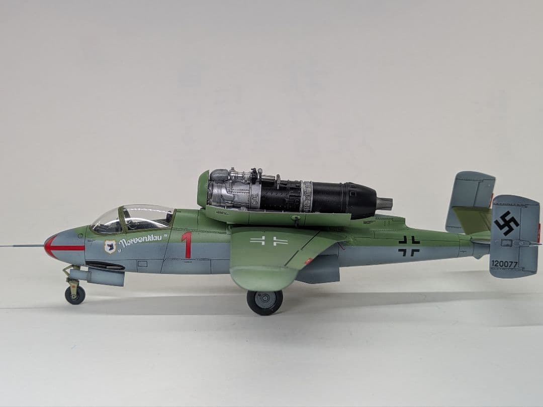 1/48ドイツ空軍戦闘機　ハインケルHe162 A-2 “サラマンダー“ 完成品