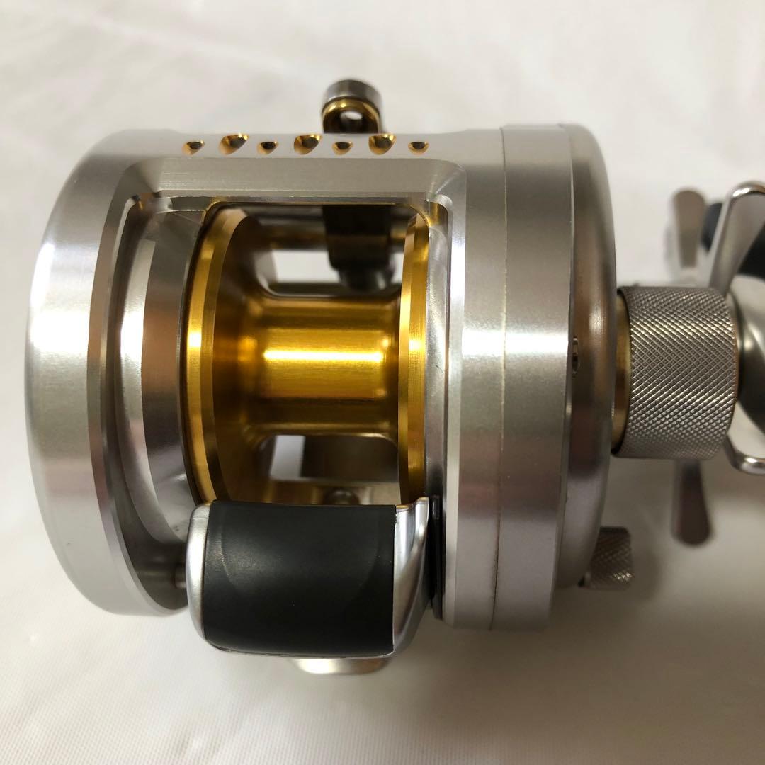 極美品 シマノ 10オシアカルカッタコンクエスト200 JHG リール 付属品