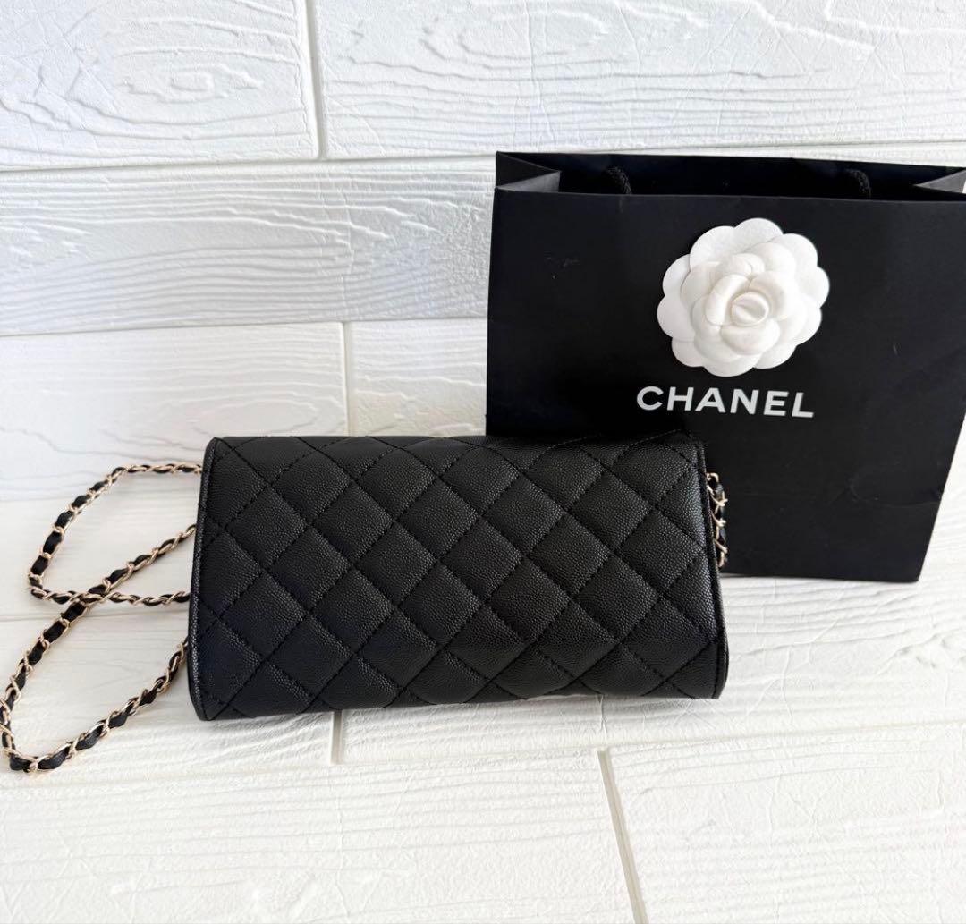 CHANEL ブラック キルティング チェーンウォレット ショルダーバッグ