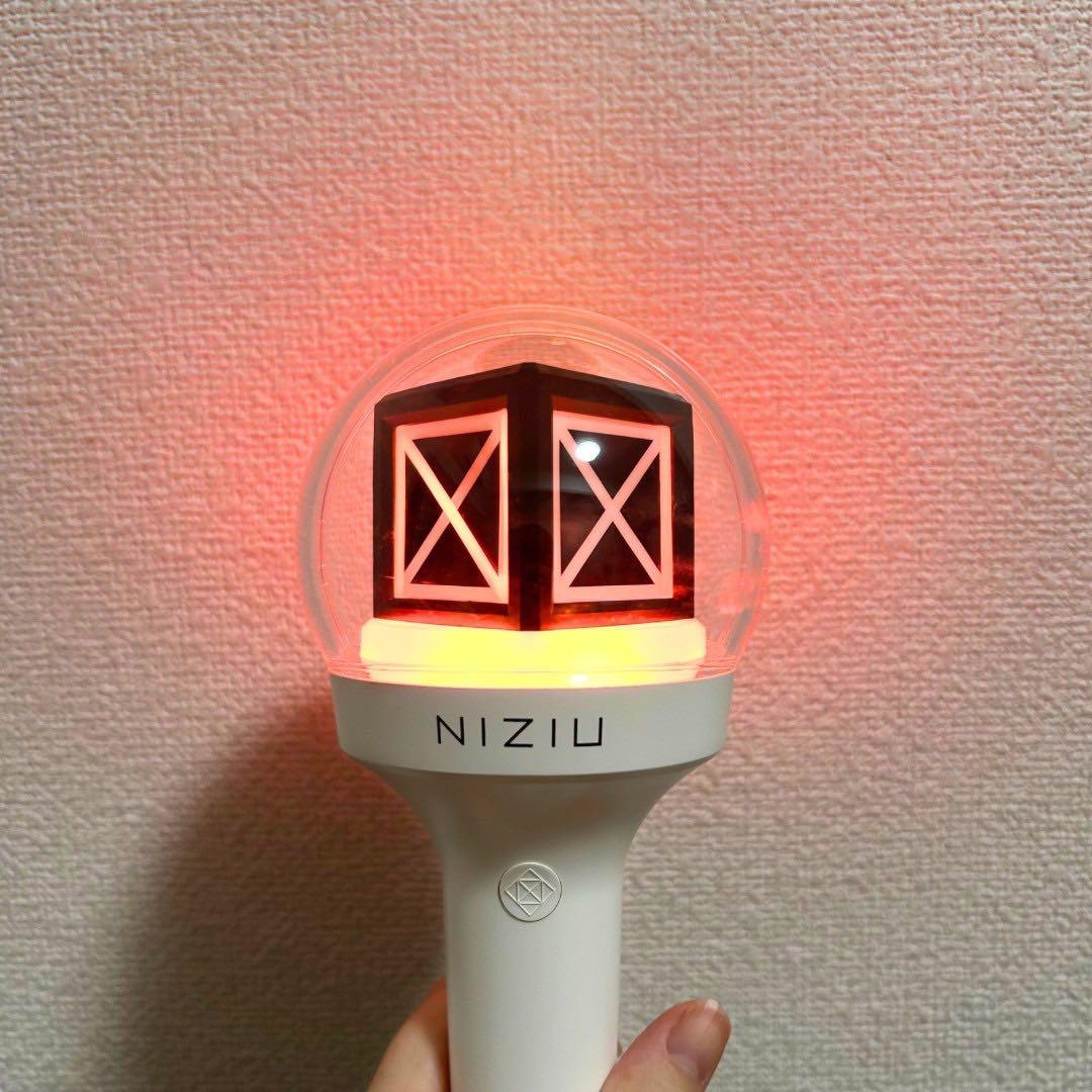 カズ様専用】売り切れ続出 NiziU オフィシャルライトスティック ペン