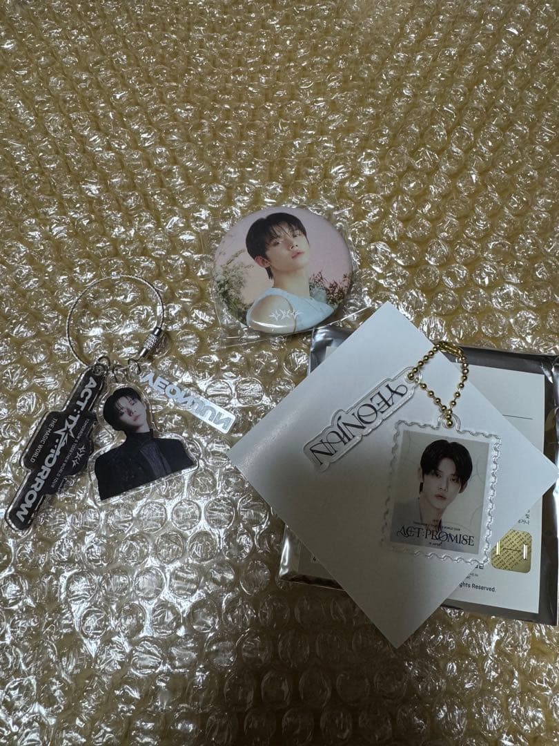 TXT ヨンジュン DIYアクリルチャーム・缶バッジ・アクリルキーリング