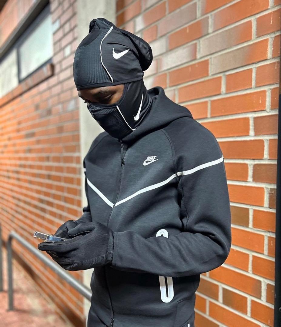 UK限定 最新 Nike Tech Fleece ナイキ テックフリース - メルカリ