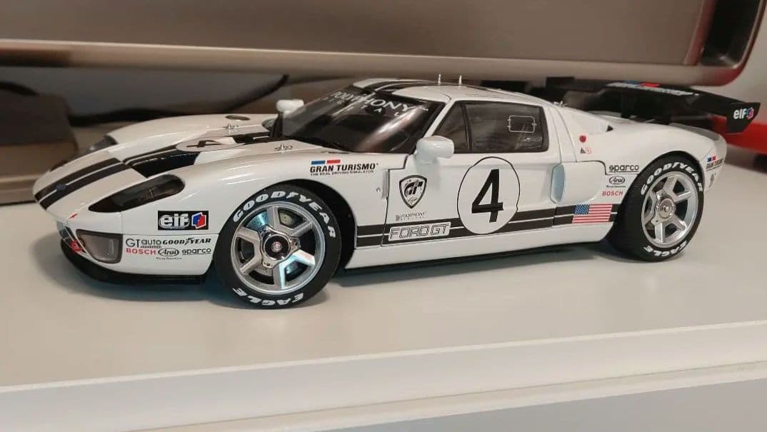 オートアート 1/18スケール フォードGT LMレースカー スペックII