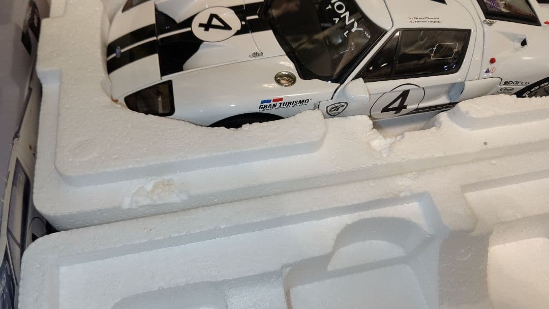 オートアート 1/18スケール フォードGT LMレースカー スペックII