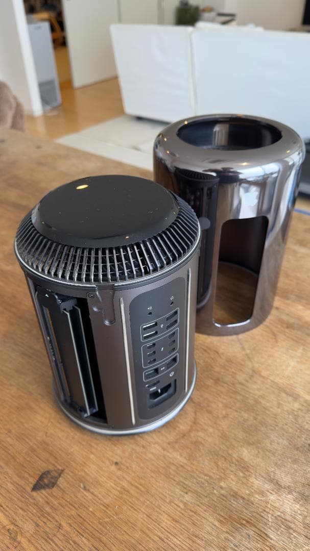 Apple Mac Pro Late 2013 D500 静音プロ向け - メルカリ