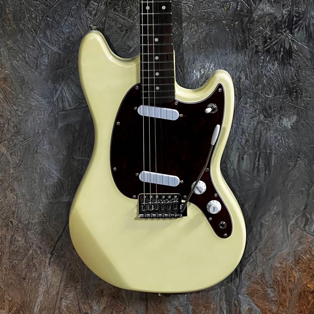 Vintage ムスタング エレキギター クリーム色 管AK - メルカリ