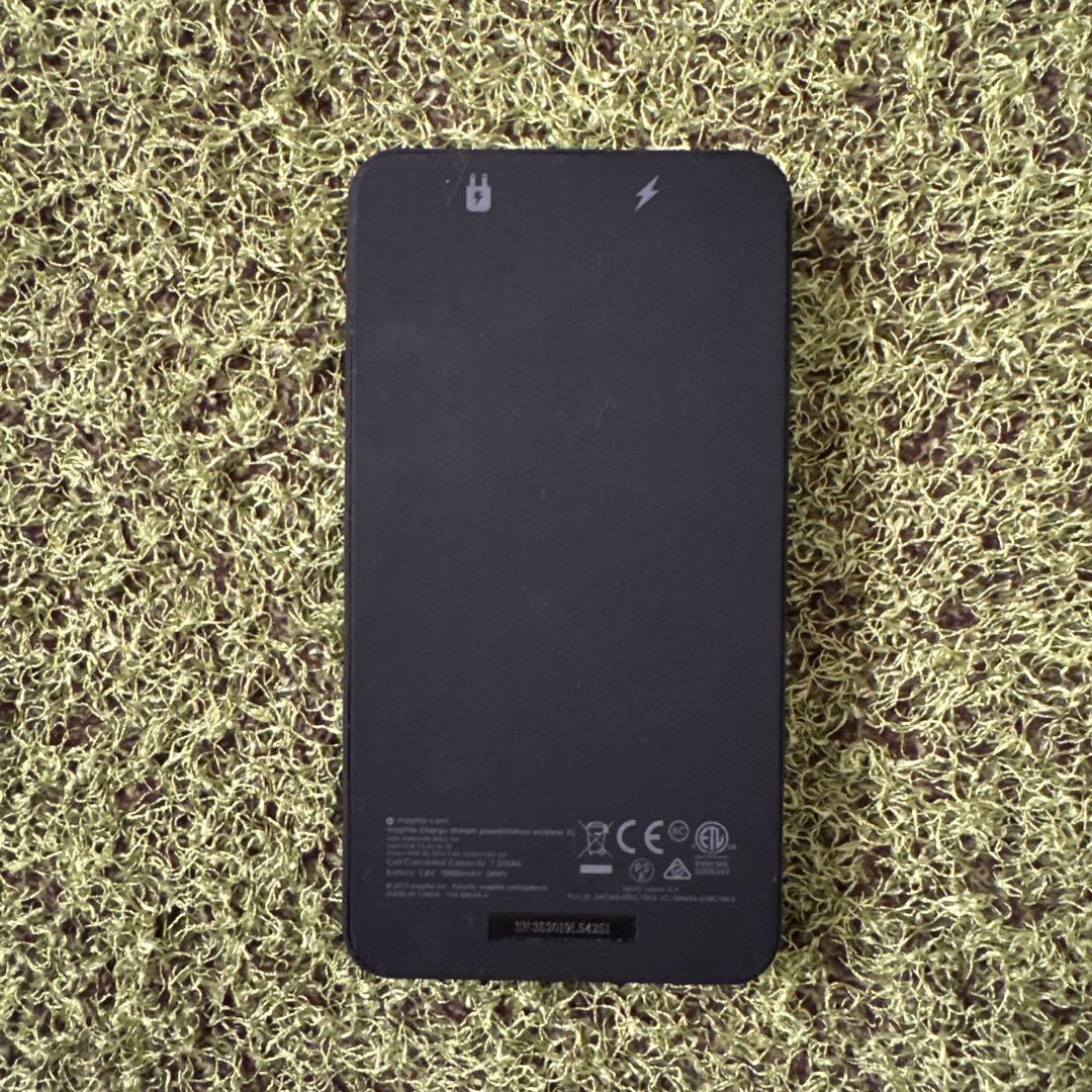 Supreme®/mophie® powerstation wireless - メルカリ