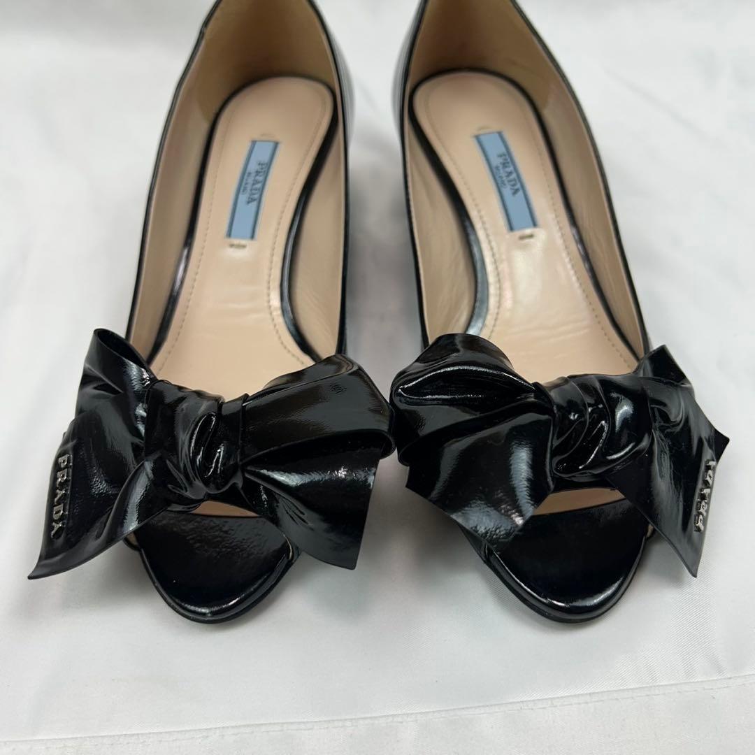 K784 美品 23.5cm プラダ ロゴ入り パンプス ブラック レディース