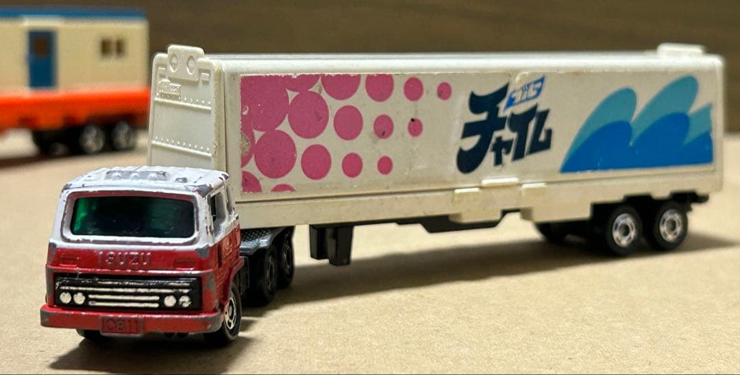 ロングトミカ いすゞ V12 ウイングルーフトレーラー ブルーチャイム ロングトミカ】No.L16 いすゞ V12 ウイングルーフトレーラー 日本製